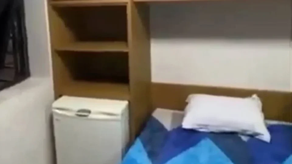 Saiba como é a cela da PF onde Bolsonaro está preso