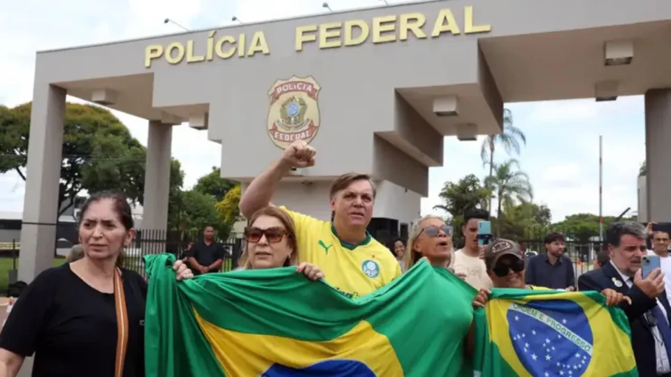 Apoiadores de Bolsonaro se mobilizam para evitar ida do ex-presidente à Papuda