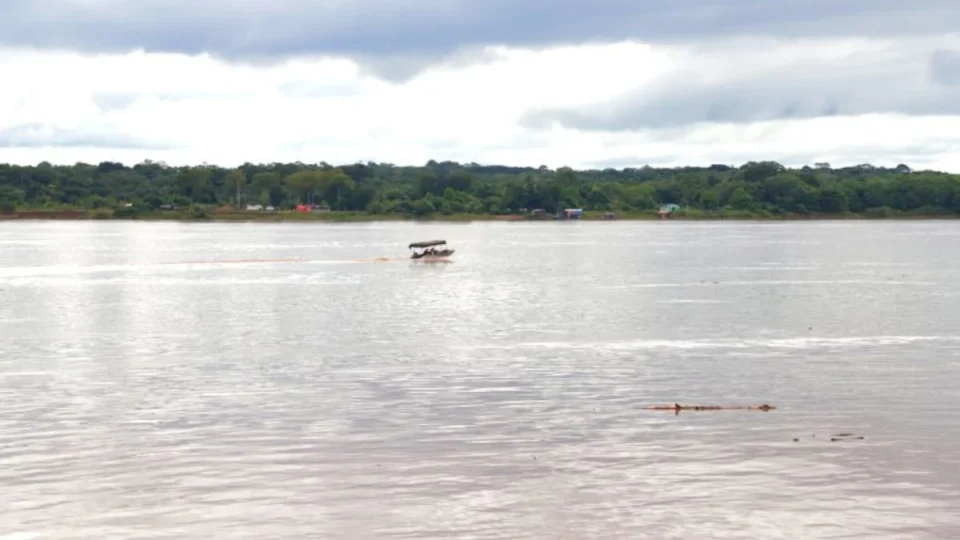 VÍDEO: Rio Madeira registra oito metros e Defesa Civil reforça alerta para navegantes e pescadores