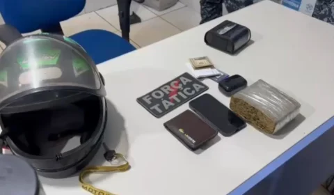 VÍDEO: Entregador do tráfico: PM prende jovem de 18 anos que faria entrega de maconha por apenas quarenta reais