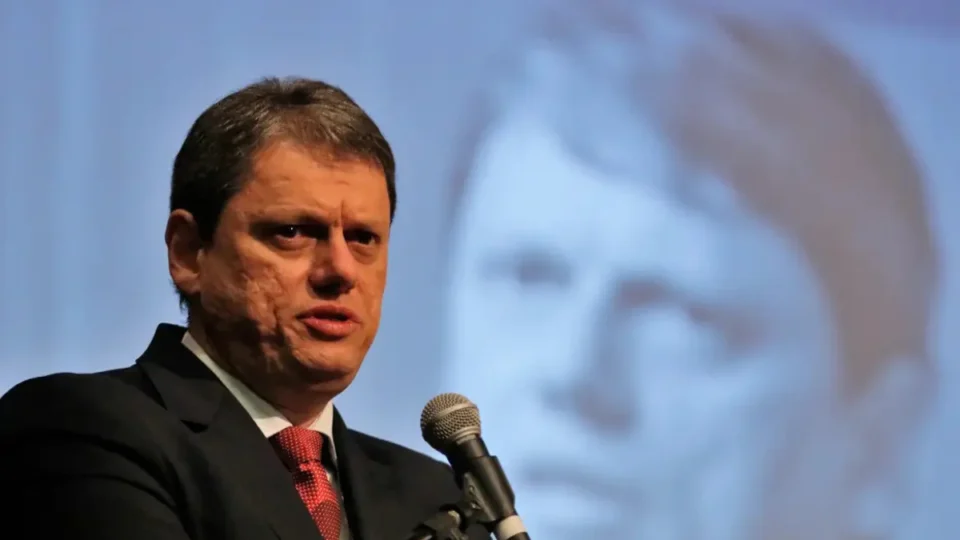 Tarcísio cita saúde e idade ao apoiar prisão domiciliar de Bolsonaro