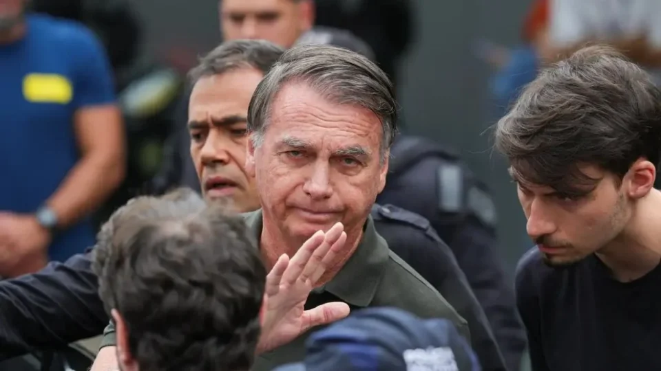 Bolsonaro diz ter sofrido surto em audiência de custódia e nega intenção de fuga