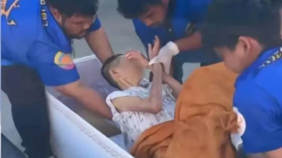 VÍDEO: Idosa ‘ressuscita’ dentro de caixão segundos antes de cremação e causa pânico