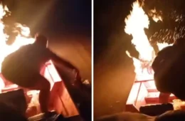 Mulheres entram em pânico após rabeta pegar fogo durante travessia noturna; veja vídeo