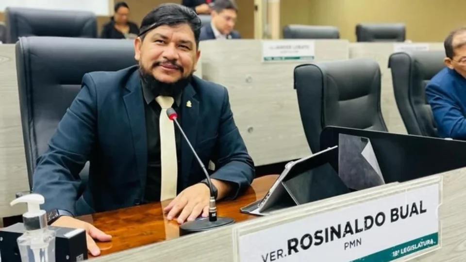 Vereador Bual deixa prisão, mas continua afastado do cargo em Manaus