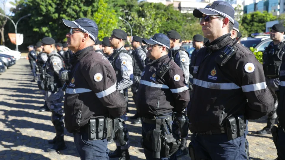 Governo anuncia aumentos e novas nomeações para policiais e bombeiros do DF