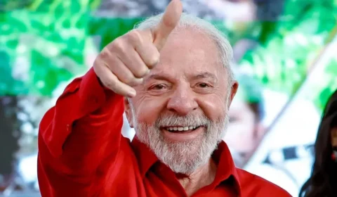 Lula diz que direita não tem nome consolidado e minimiza pré-candidatura de Flávio Bolsonaro à Presidência