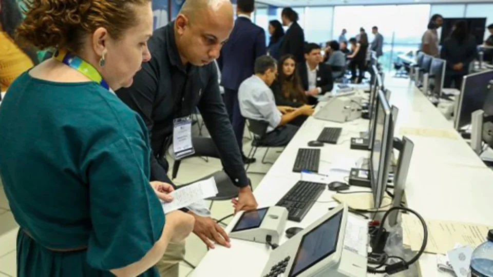 TSE inicia checagem completa das urnas e sistemas que serão usados em 2026