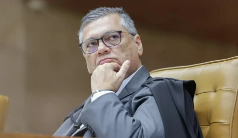 Flávio Dino determina que Legislativo e Executivo expliquem contratos suspeitos em emendas