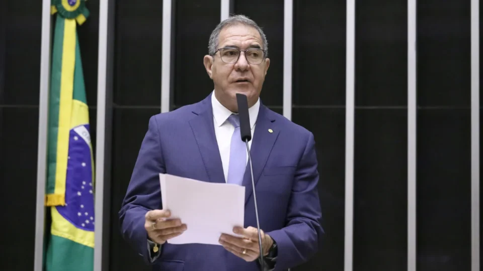 Parecer sugere redução gradual e manutenção do 6×1; governo questiona e Subcomissão discute nesta quarta-feira (3)