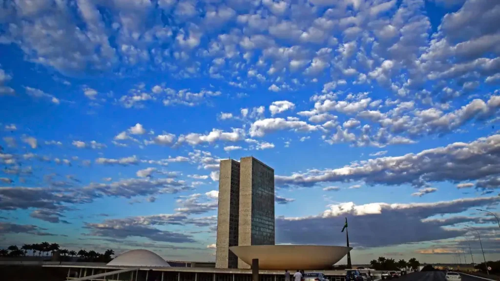 Pautas são adiadas pelo Congresso Nacional.