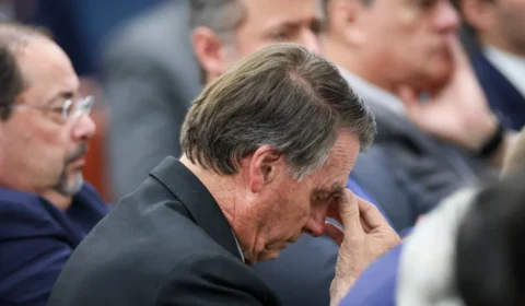 Bolsonaro sofre dores de cabeça por gerador próximo à cela