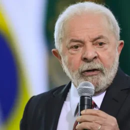 Lula minimiza críticas à Acadêmicos de Niterói e diz que desfile homenageou dona Lindu
