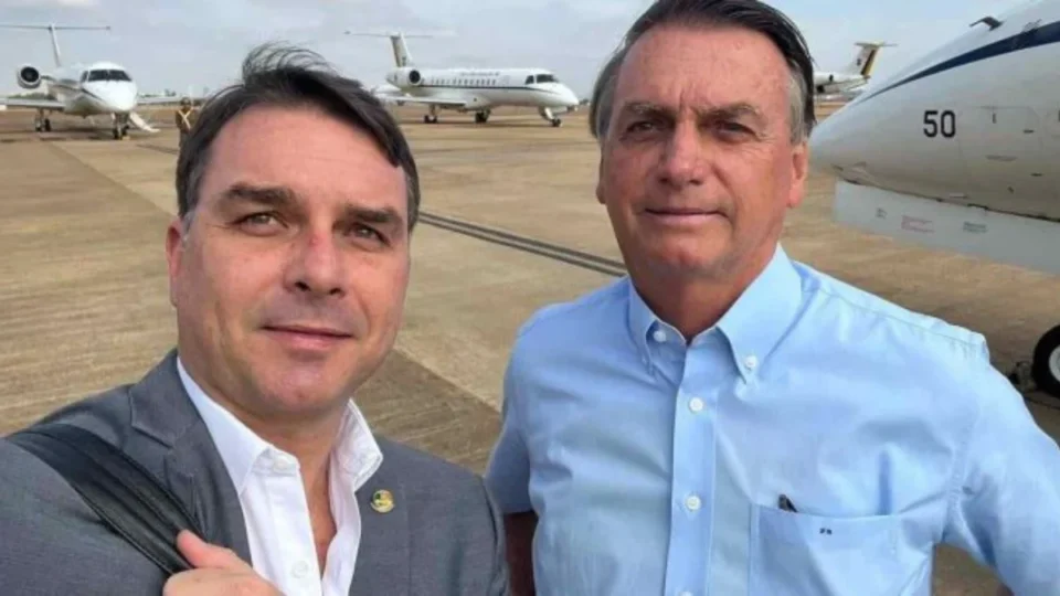 Flávio Bolsonaro reforça plano para 2026, articula domiciliar para o pai e acusa relator de travar anistia