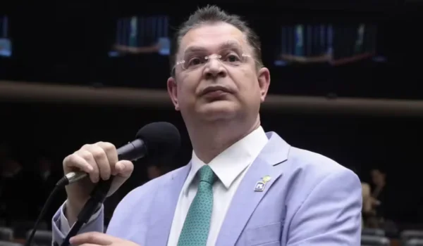 PL segura proposta de anistia para priorizar redução de penas