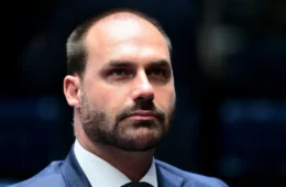 Acúmulo de faltas coloca mandato de Eduardo Bolsonaro em risco