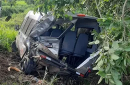 VÍDEO: Van do IFRO apresenta pane na BR-364, é atingida por caminhão e deixa feridos