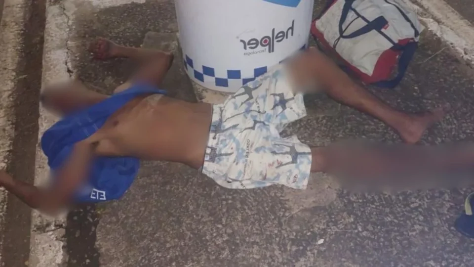 Homem de 27 anos é brutalmente espancado e socorrido na Avenida Carlos Gomes em Porto Velho