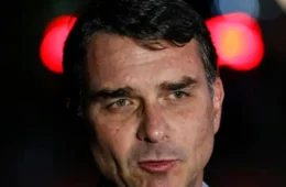 Flávio Bolsonaro critica Moraes, comenta saúde do ex-presidente e amplia discurso político