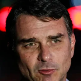 Flávio Bolsonaro critica Moraes, comenta saúde do ex-presidente e amplia discurso político