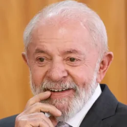 Lula venceria Flávio Bolsonaro, Tarcísio e Ratinho em simulações para 2026, diz pesquisa