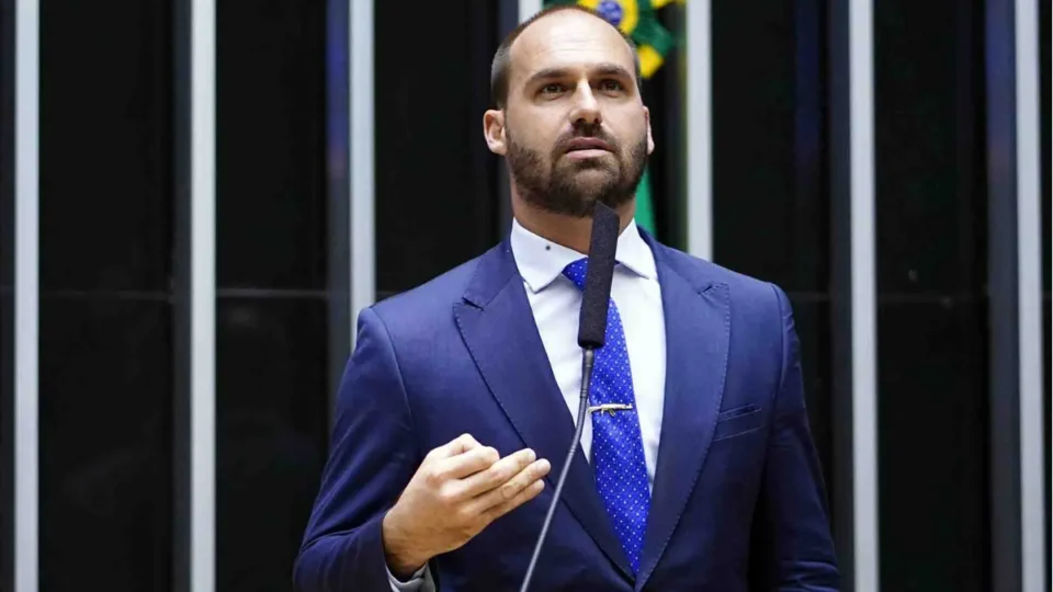 Eduardo Bolsonaro aciona a DPU e busca no STF anulação do recebimento da denúncia por coação