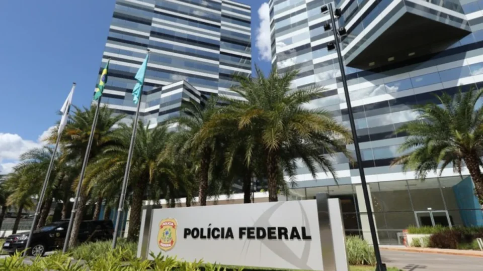 Investigação da PF aponta R$ 28,6 milhões suspeitos envolvendo assessores de Sóstenes e Jordy