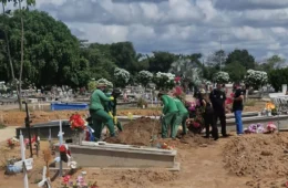 Exumação de mulher reacende suspeita de feminicídio por envenenamento