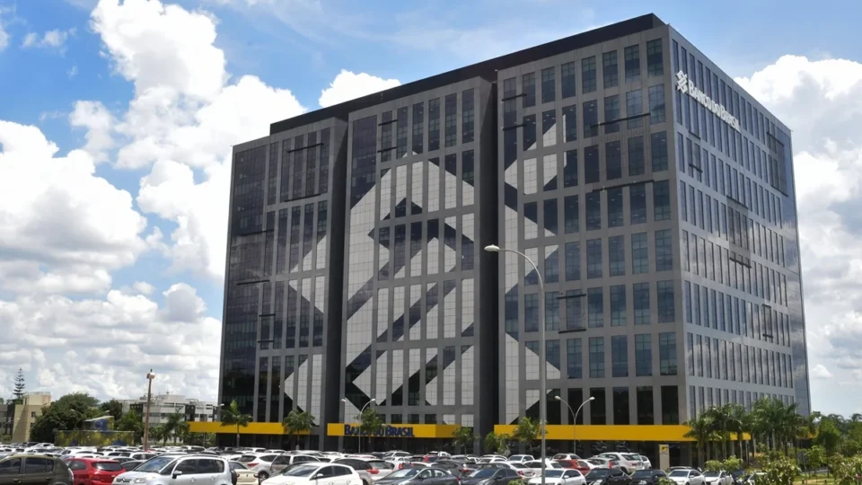 Banco do Brasil oferece crédito a famílias do CadÚnico com novo programa do governo; confira