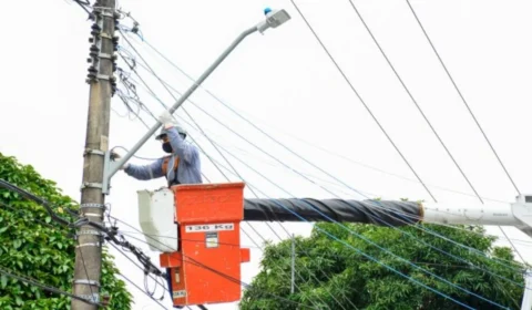 Amazonas Energia registra 50 mil clientes sem luz após temporal; mais da metade já teve serviço retomado