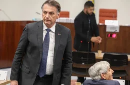 PGR sugere aguardar investigação sobre arma antes de avaliar “falta grave” de Bolsonaro