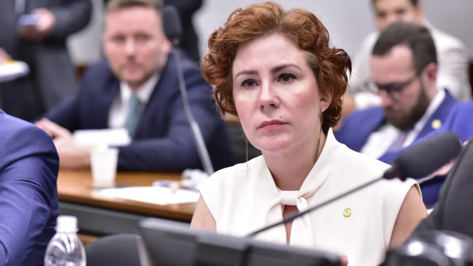 Extradição de Zambelli pode avançar após consulta italiana sobre prisões no Brasil