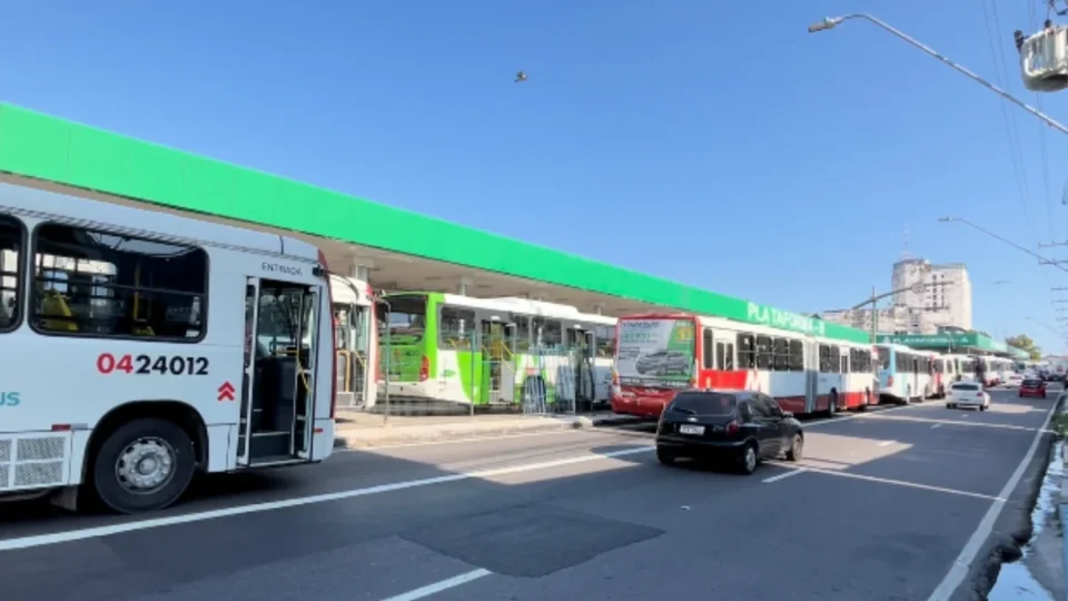 Greve dos ônibus pode retornar na segunda-feira em Manaus; rodoviários denunciam atraso no 13º
