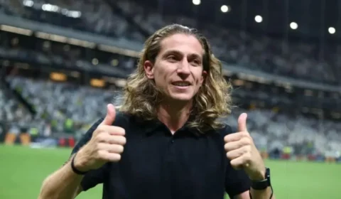 Filipe Luís chega a acordo com o Flamengo e renova contrato até 2027
