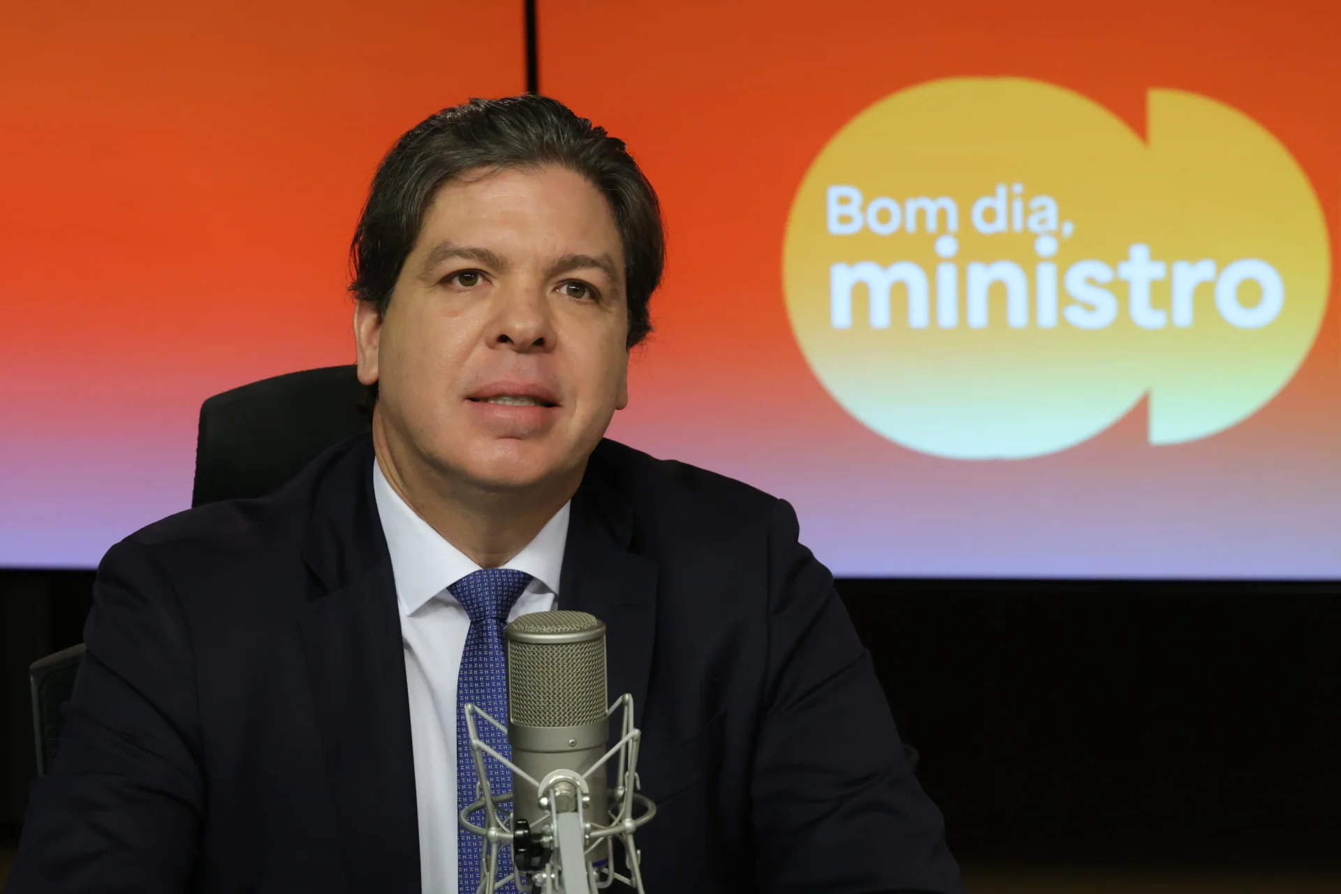 Ministro das Comunicações.