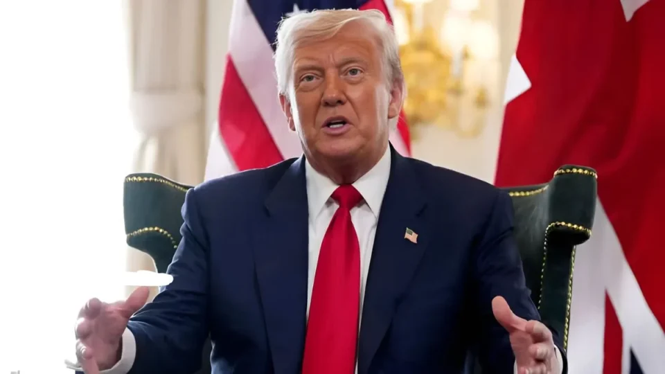 Trump aperta o cerco e anuncia novas restrições para vistos de estudantes e jornalistas