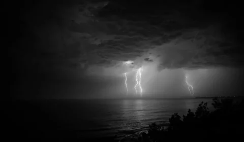 Ciclone extratropical provoca temporais e coloca regiões do Brasil; saiba onde