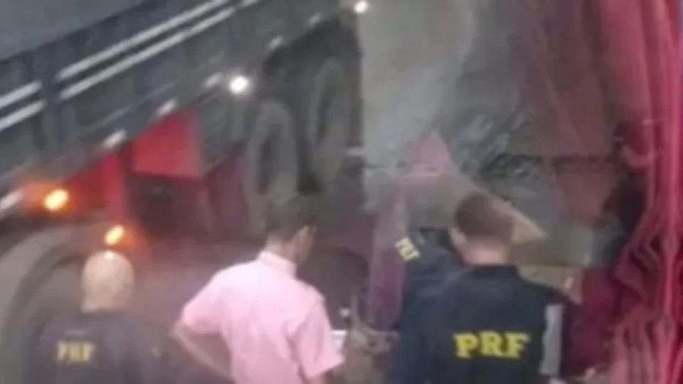 PRF apreende cerca de 13 quilos de droga em ônibus interestadual em Vilhena