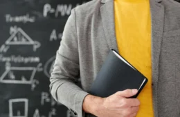 Piso dos professores é reajustado para R$ 5.130,63 com nova regra federal