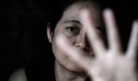 Brasil registra recorde de feminicídios em 2025, com quatro mulheres mortas por dia