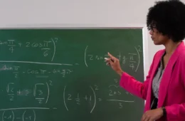 Receita Federal nega aumento de imposto para professores após reajuste do piso