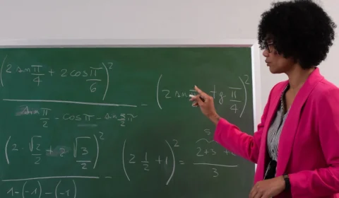 Receita Federal nega aumento de imposto para professores após reajuste do piso