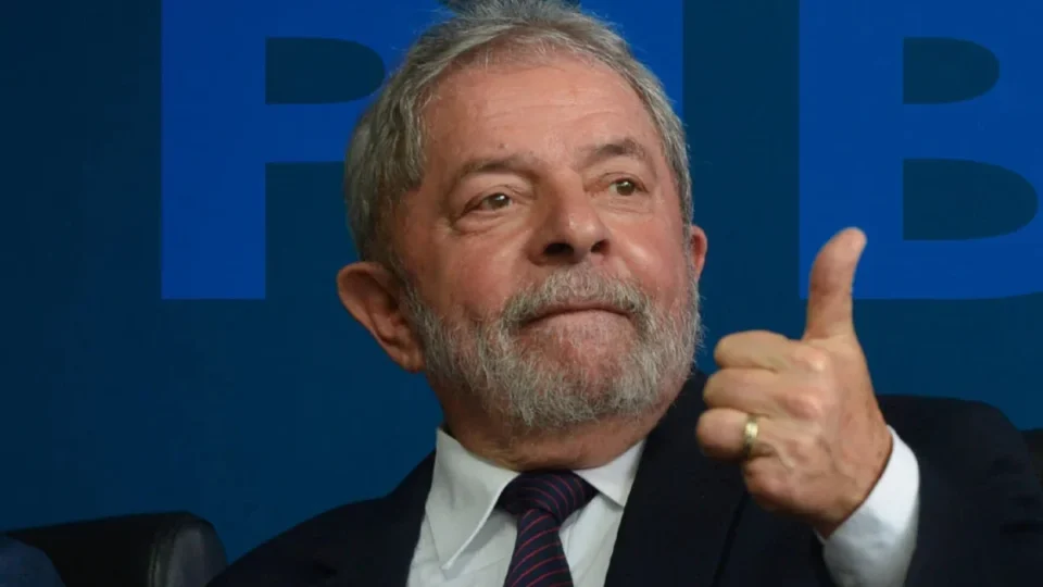 Lula realiza cirurgia de catarata nesta sexta-feira (30)