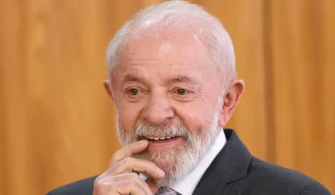 Lula lidera cenários eleitorais, mas 51% dos brasileiros não o aprovam para reeleição