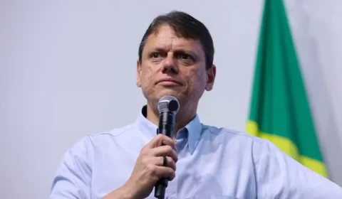 Adiamento de visita a Bolsonaro expõe cautela de Tarcísio sobre eleições de 2026