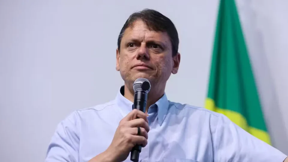 Adiamento de visita a Bolsonaro expõe cautela de Tarcísio sobre eleições de 2026