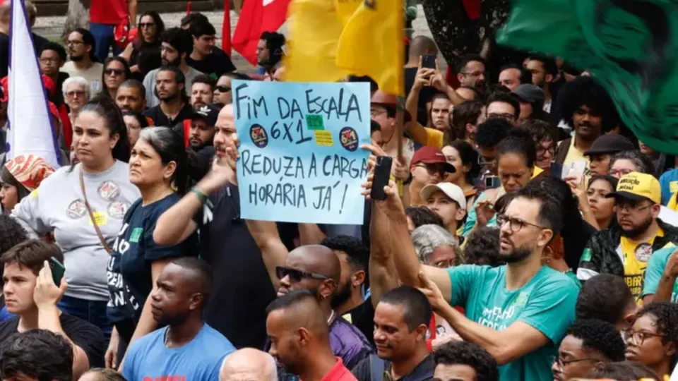 Congresso deve analisar projeto que acaba com a escala 6×1 neste semestre, diz Boulos