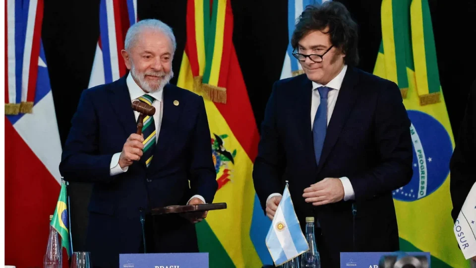 Milei afirma que não usa nomes de esquerda em seus cachorros e descarta ‘Lula’