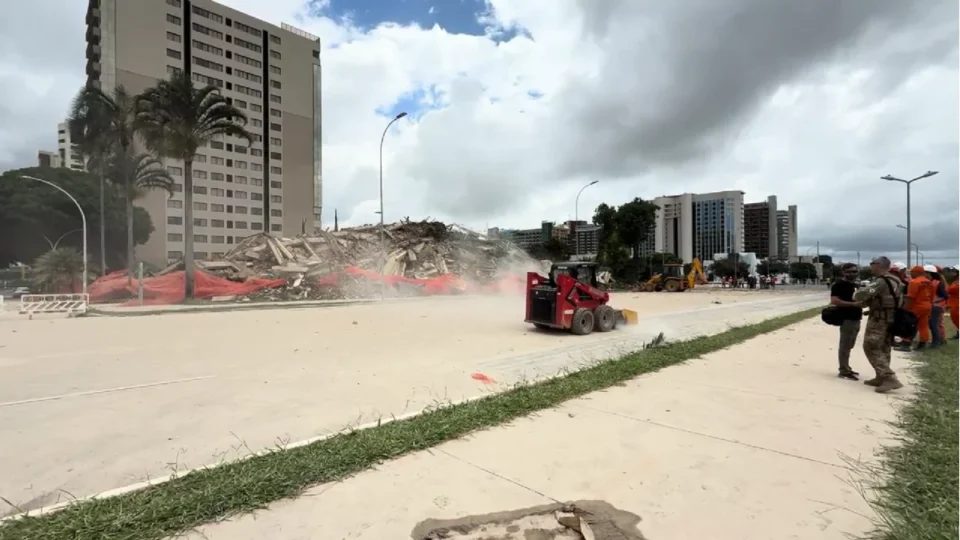 Implosão do Torre Palace encerra capítulo histórico de Brasília