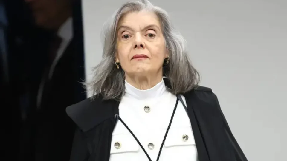 Cármen Lúcia chama atenção para risco de contaminação eleitoral por mentiras tecnológicas